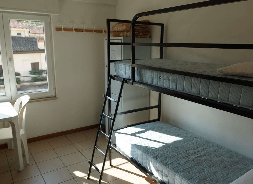 Ostello Della Gioventu Benacus Riva del Garda Kamer foto
