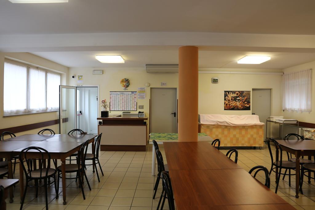 Ostello Della Gioventu Benacus Riva del Garda Buitenkant foto
