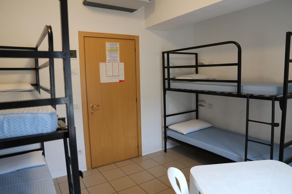 Ostello Della Gioventu Benacus Riva del Garda Buitenkant foto